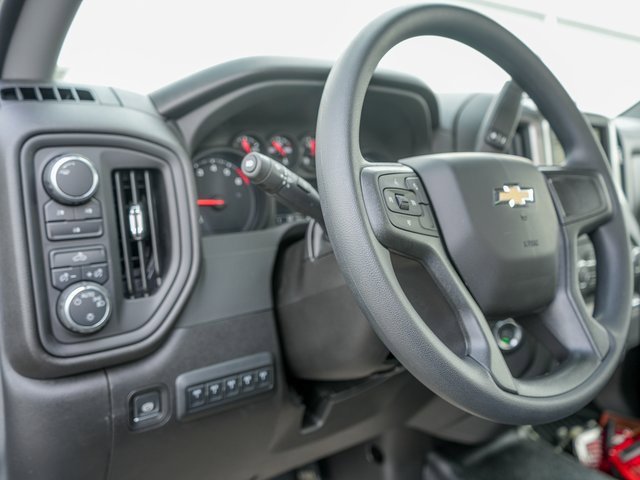 2025 Chevrolet Silverado 2500HD photo 3