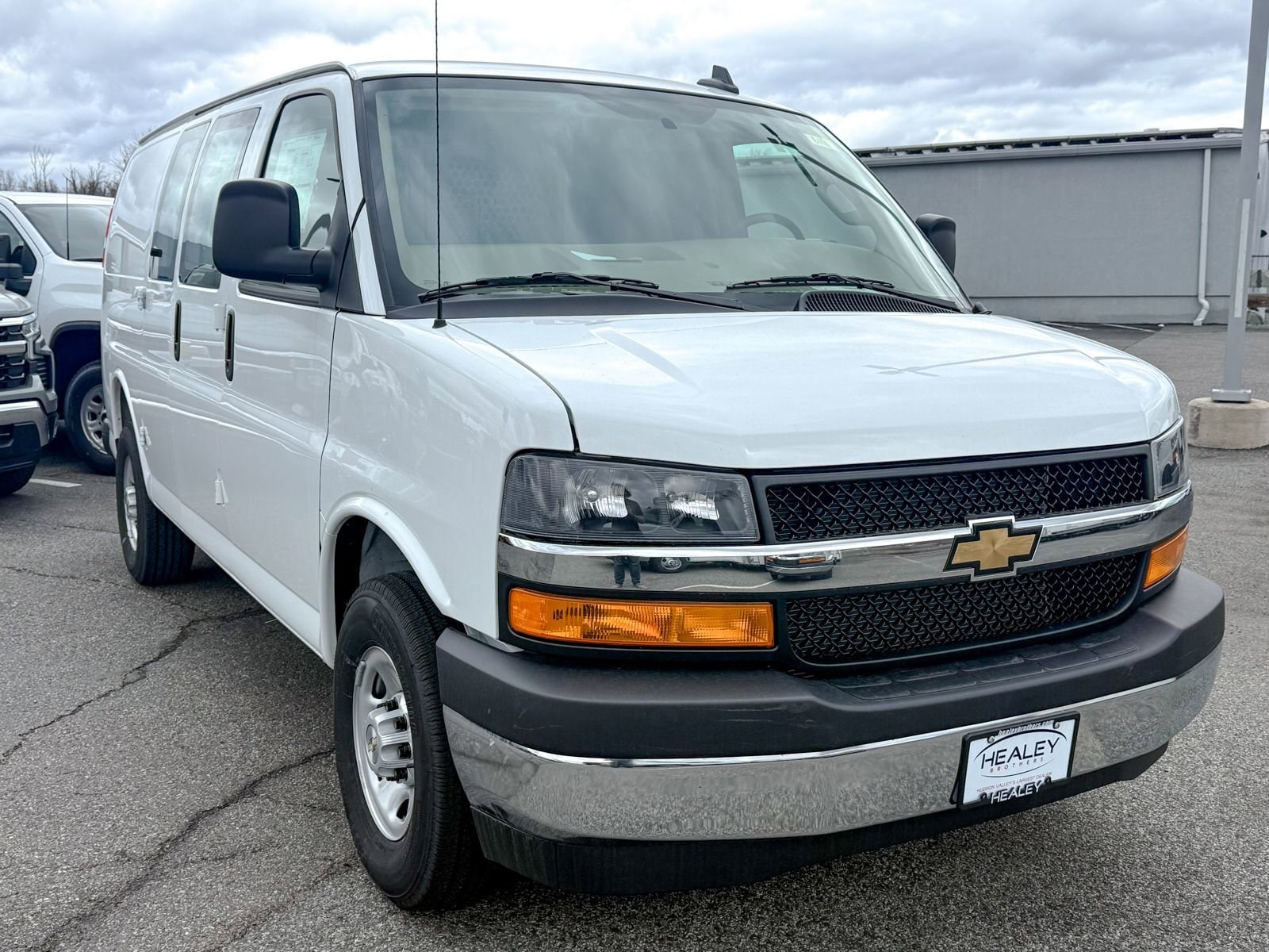 2025 Chevrolet Express 2500 Work Van HD's photo