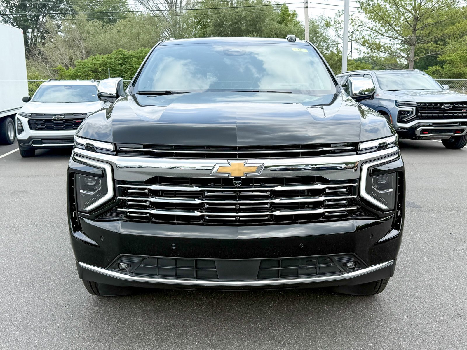 2025 Chevrolet Suburban Premier photo 4