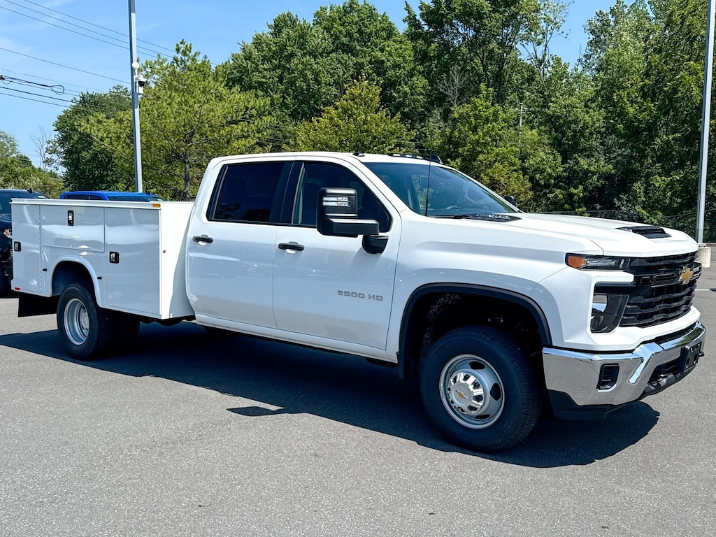 New 2025 Chevrolet Silverado 3500 HD Chassis Cab Work Truck Truck Crew Cab