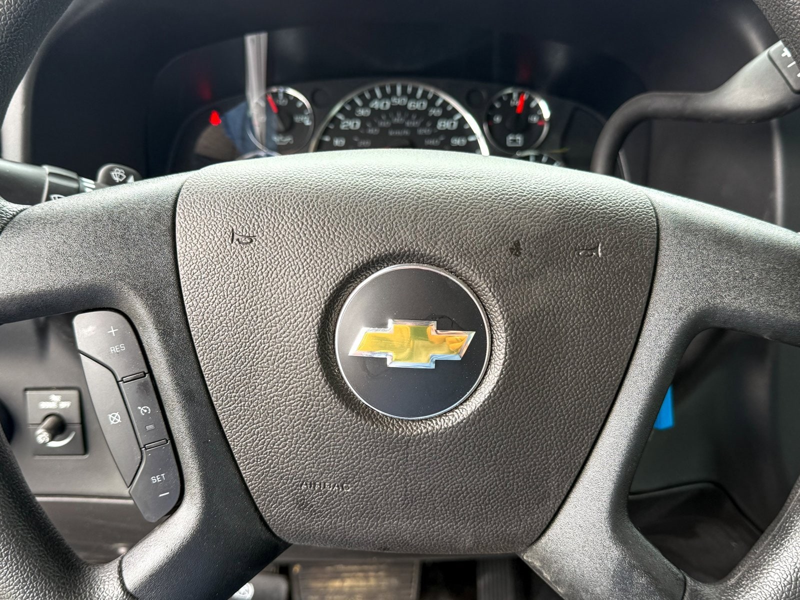 2025 Chevrolet Express Cutaway Base photo 36