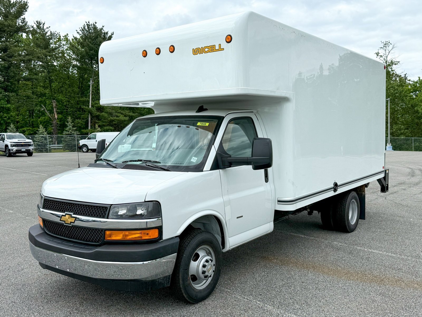 2025 Chevrolet Express Cutaway Base photo 5