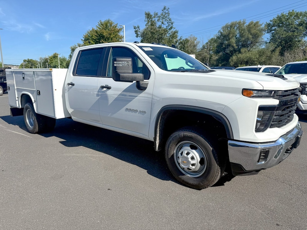 New 2025 Chevrolet Silverado 3500 HD Chassis Cab Work Truck Truck Crew Cab