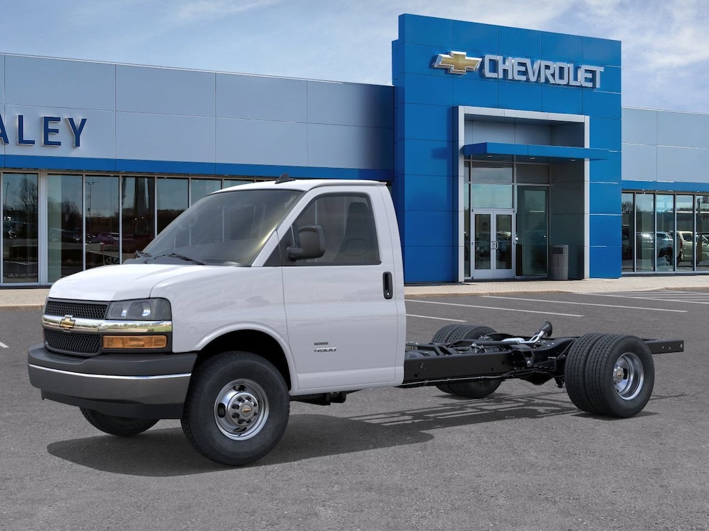 New 2026 Chevrolet Express Cutaway 3500 1WT Cutaway Van