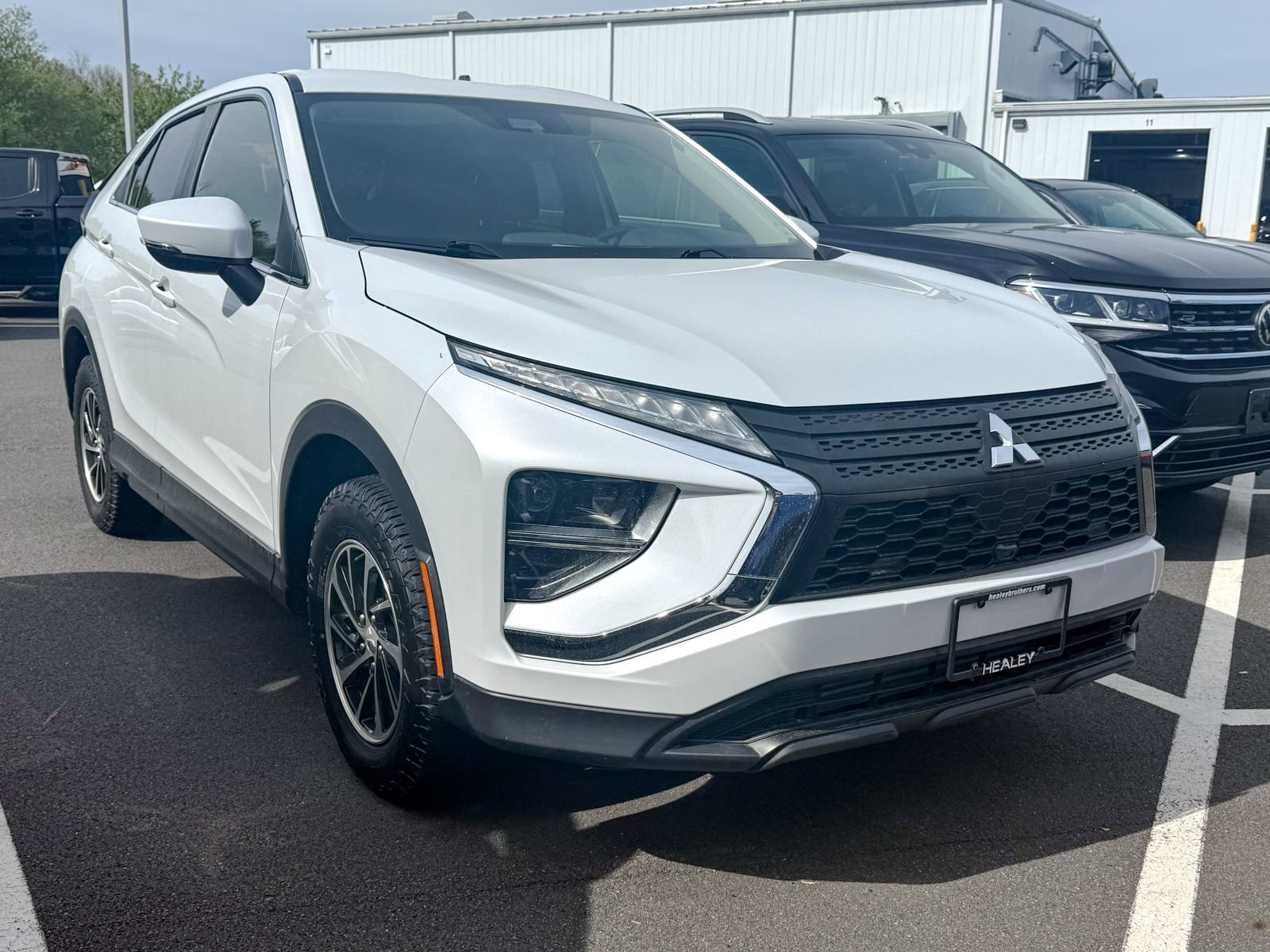 2022 Mitsubishi Eclipse Cross ES S-AWC's photo