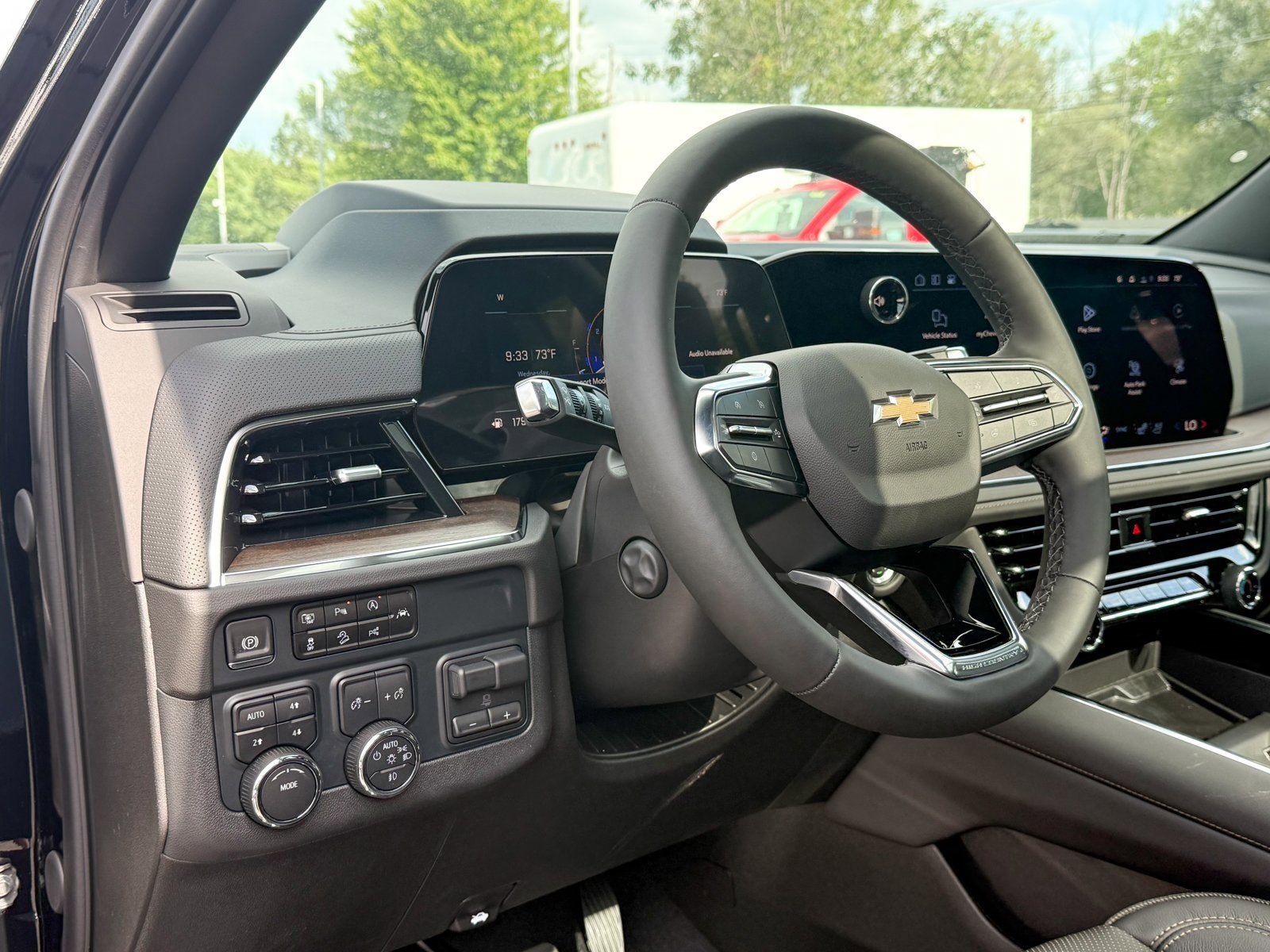 2025 Chevrolet Suburban High Country photo 3