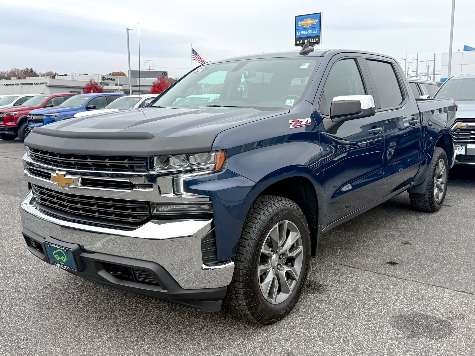 2021 Chevrolet Silverado 1500 LT photo 3