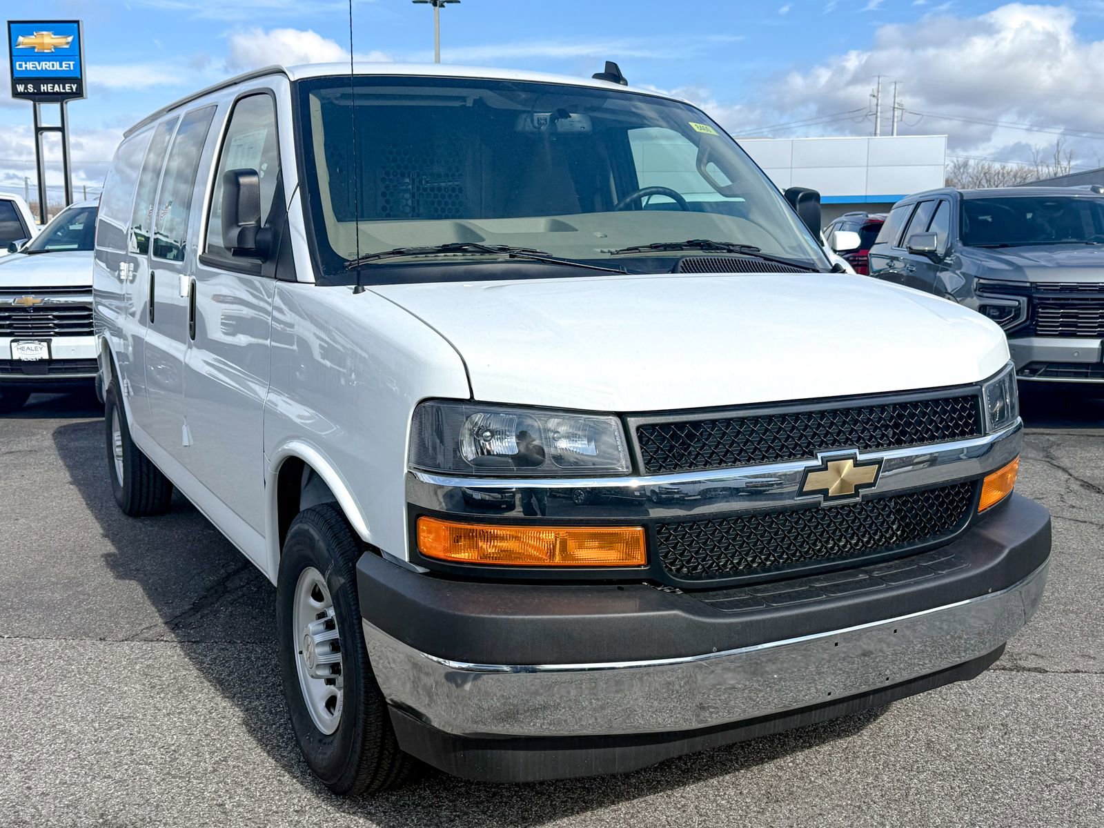 2025 Chevrolet Express 2500 Work Van HD's photo