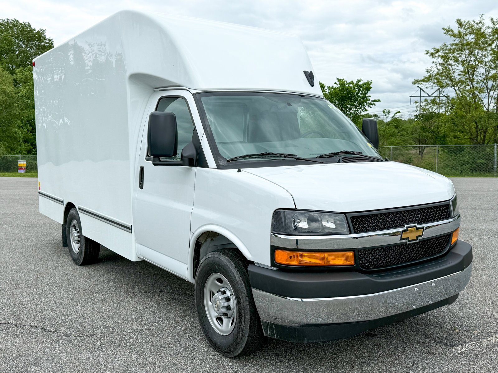 2025 Chevrolet Express Cutaway Base's photo