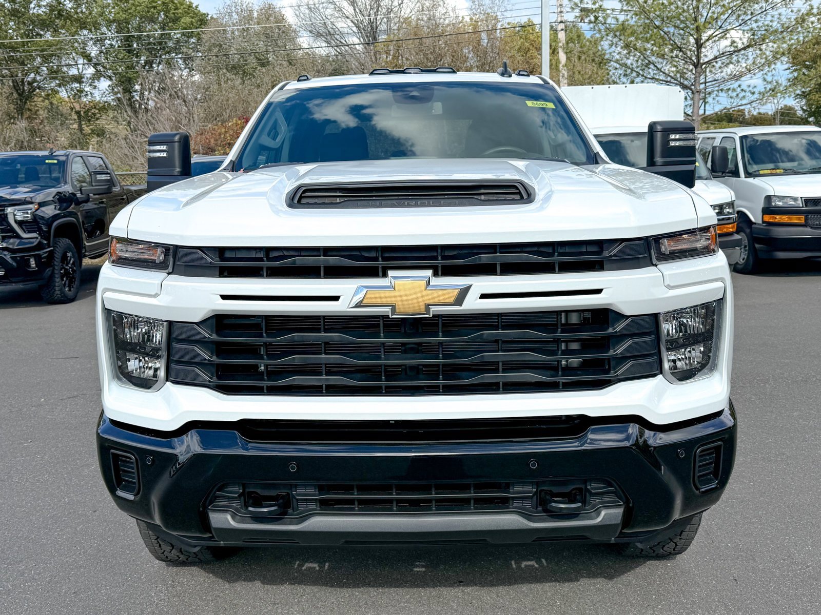 2026 Chevrolet Silverado 2500HD Custom photo 2