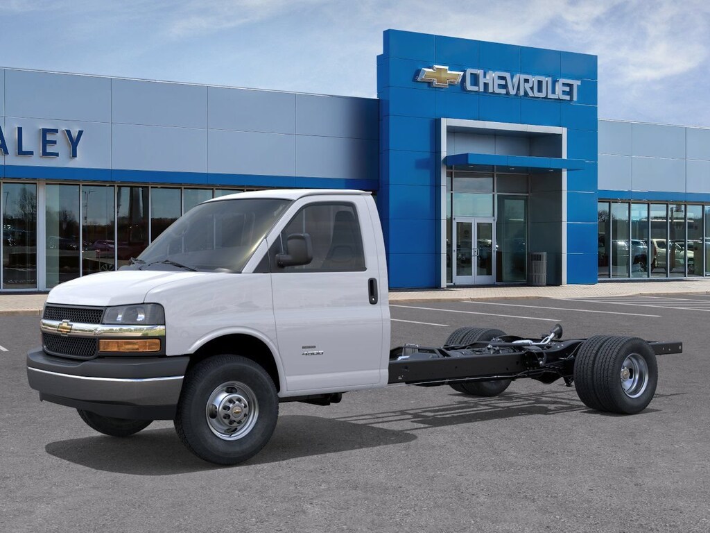 New 2026 Chevrolet Express Cutaway 3500 1WT Cutaway Van