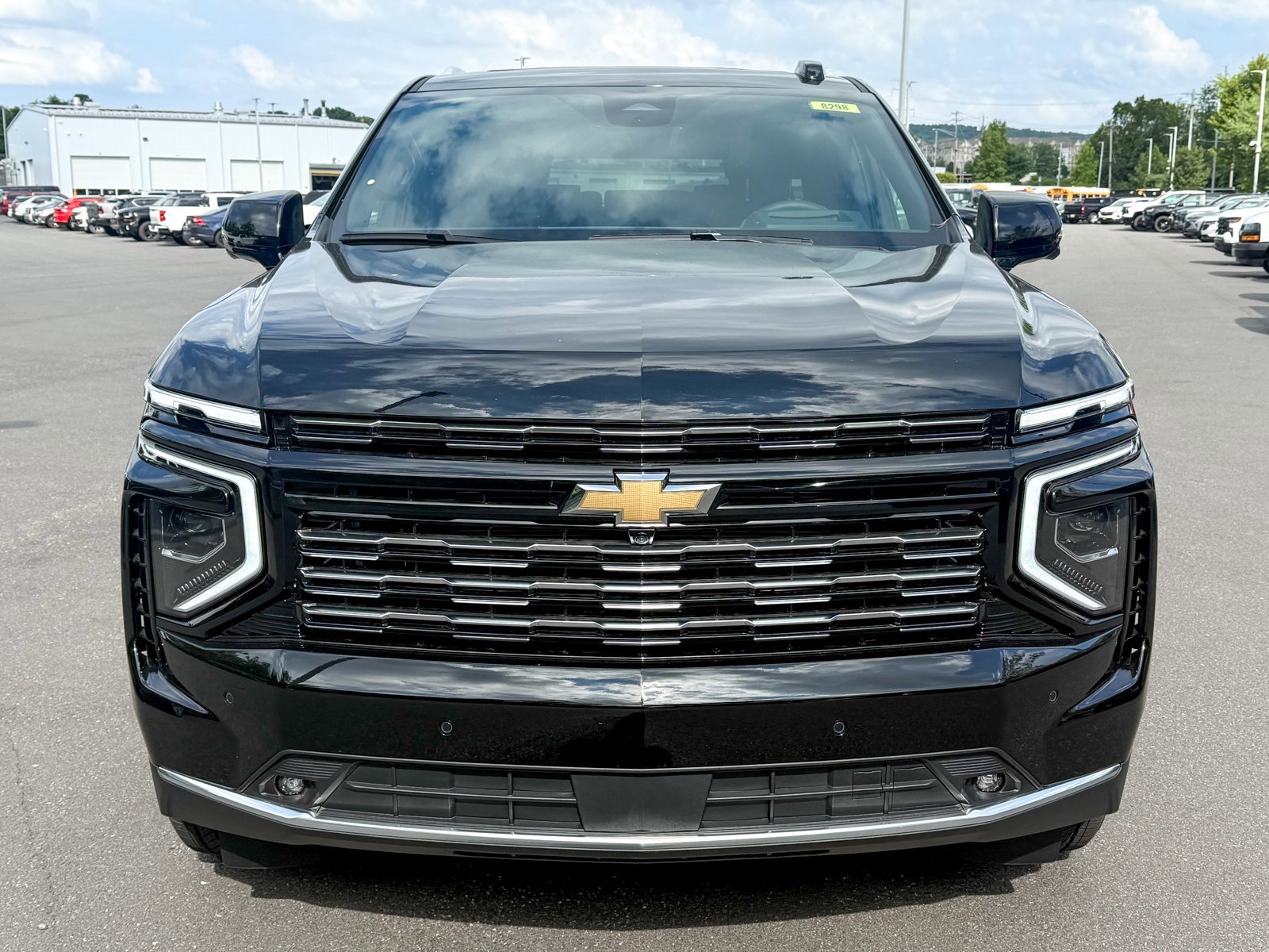 2025 Chevrolet Suburban High Country photo 4