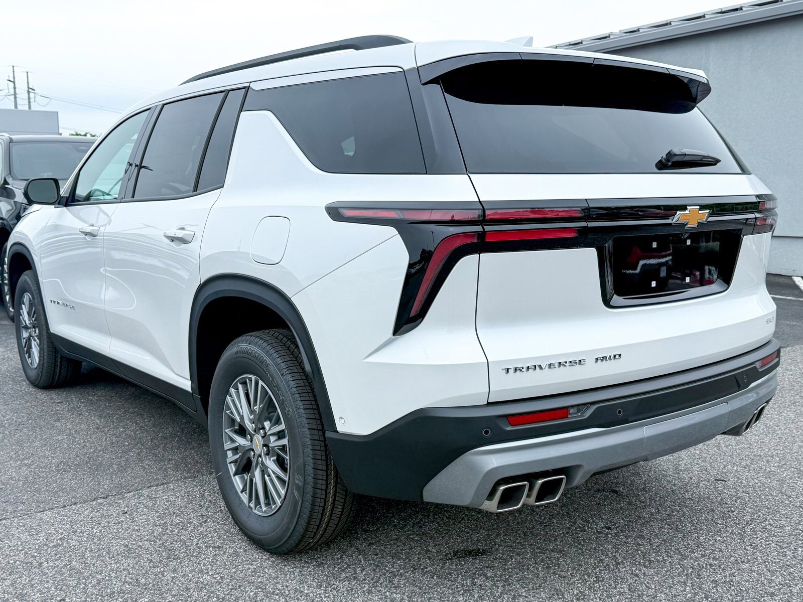 2025 Chevrolet Traverse photo 2