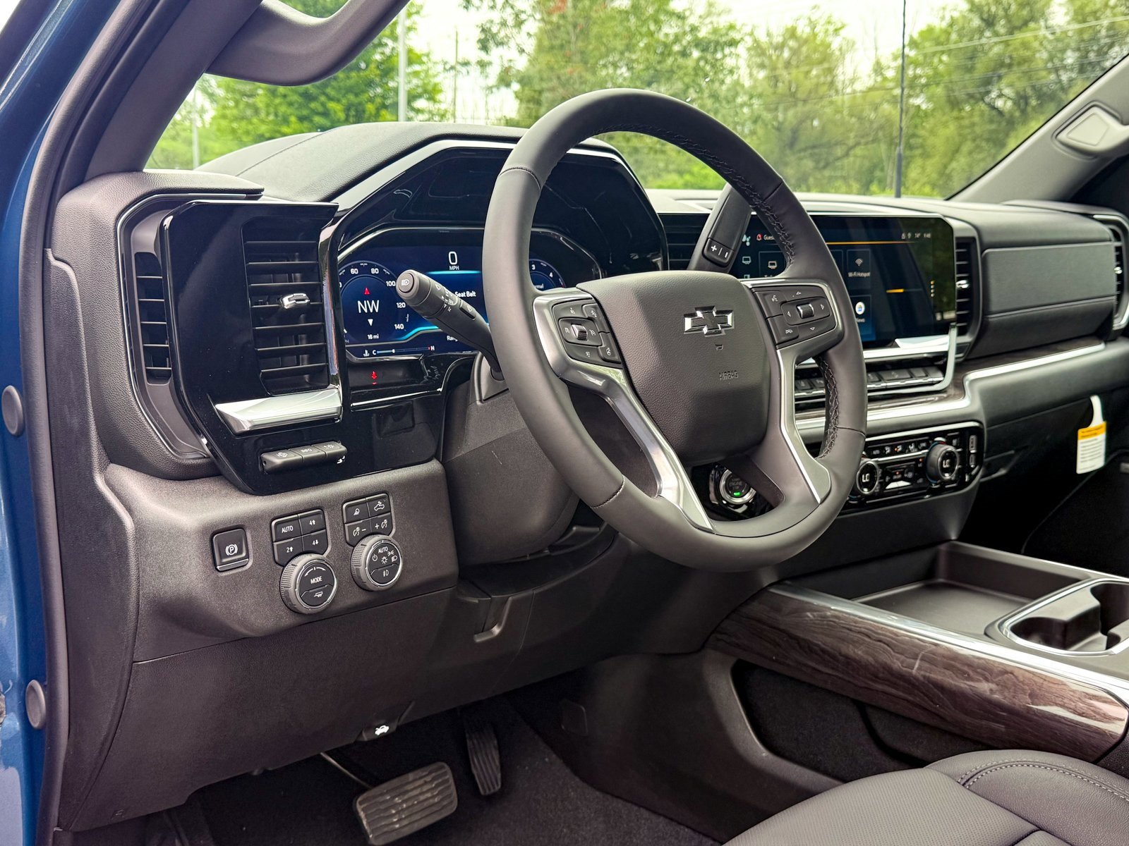 2025 Chevrolet Silverado 2500HD LTZ photo 3