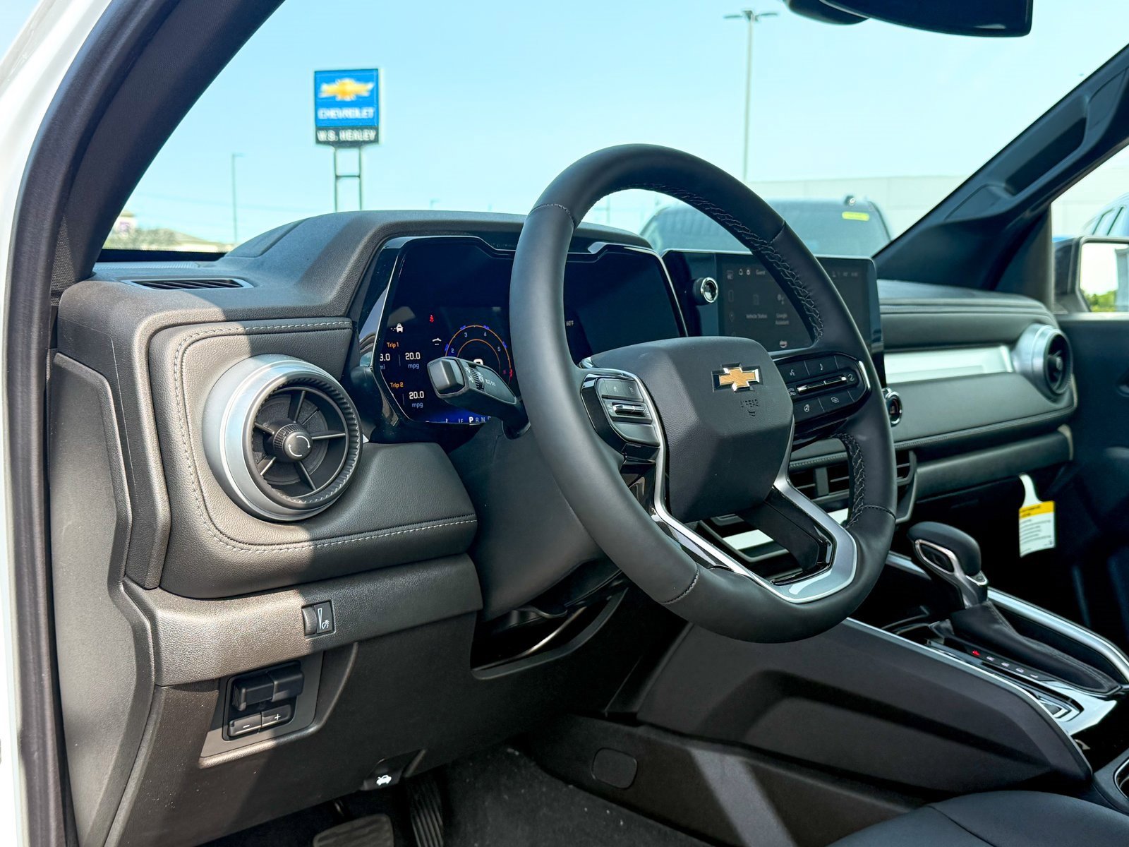 2025 Chevrolet Colorado Work Truck LT photo 3
