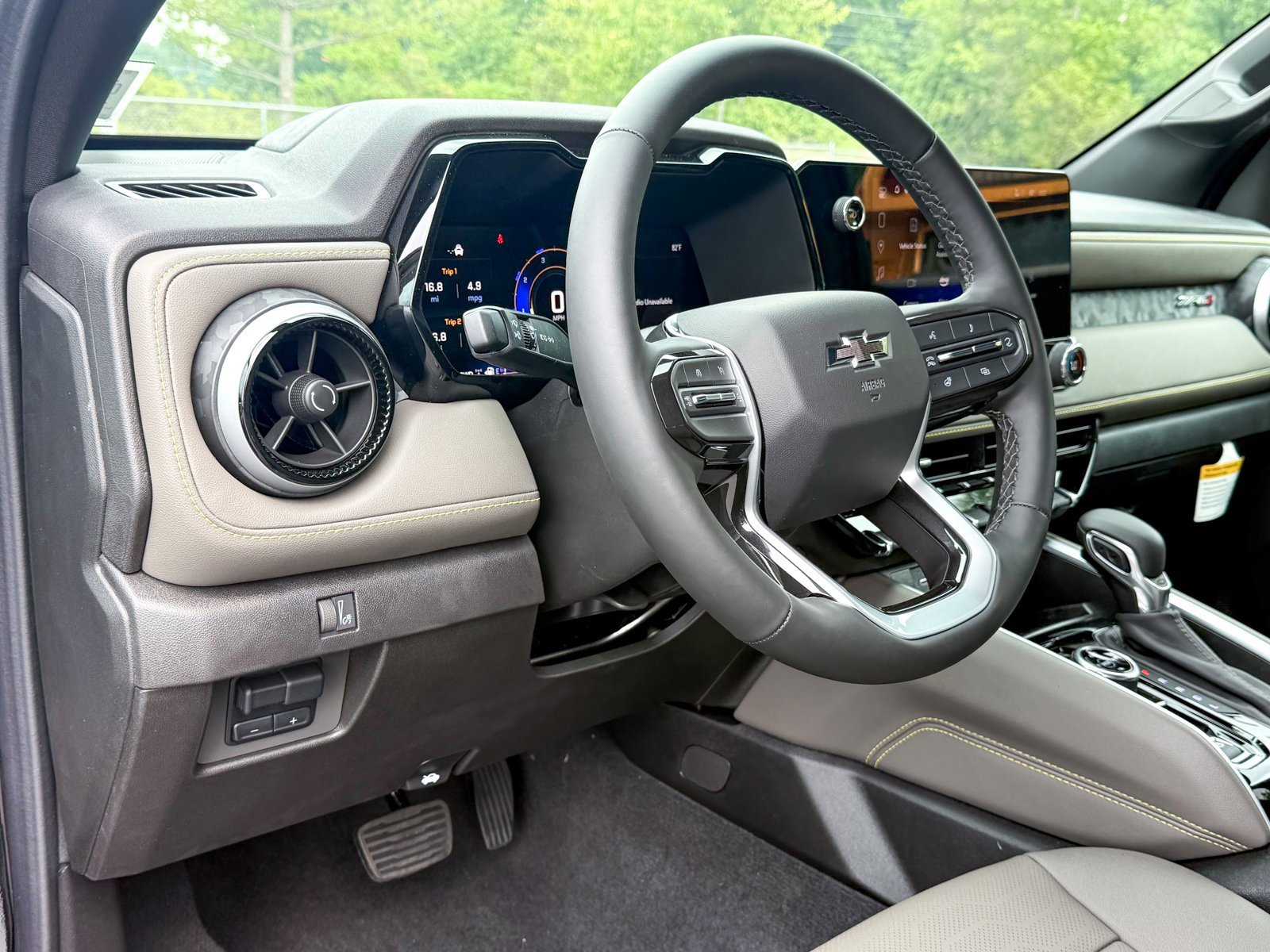 2025 Chevrolet Colorado ZR2 photo 3