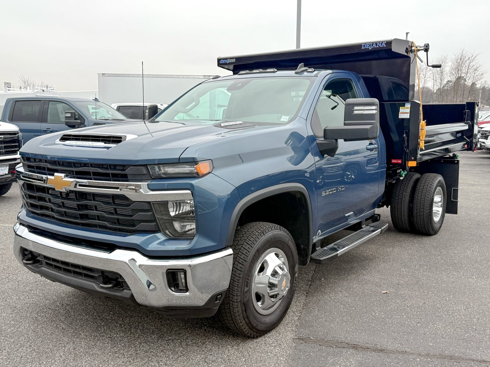 2025 Chevrolet Silverado 3500HD LT photo 3
