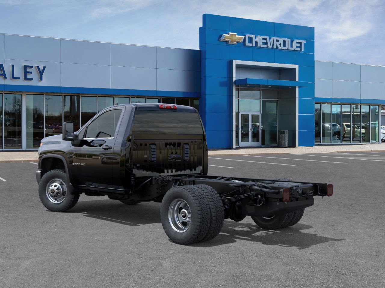 2025 Chevrolet Silverado 3500HD Work Truck photo 2