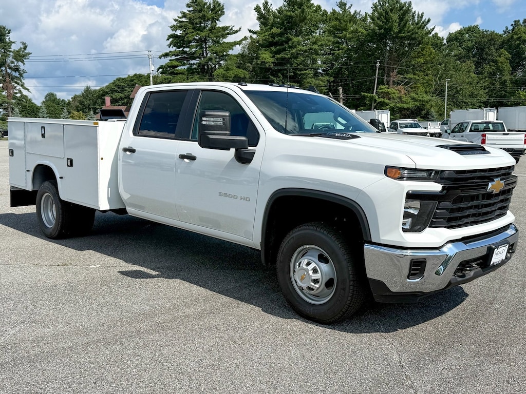New 2025 Chevrolet Silverado 3500 HD Chassis Cab Work Truck Truck Crew Cab