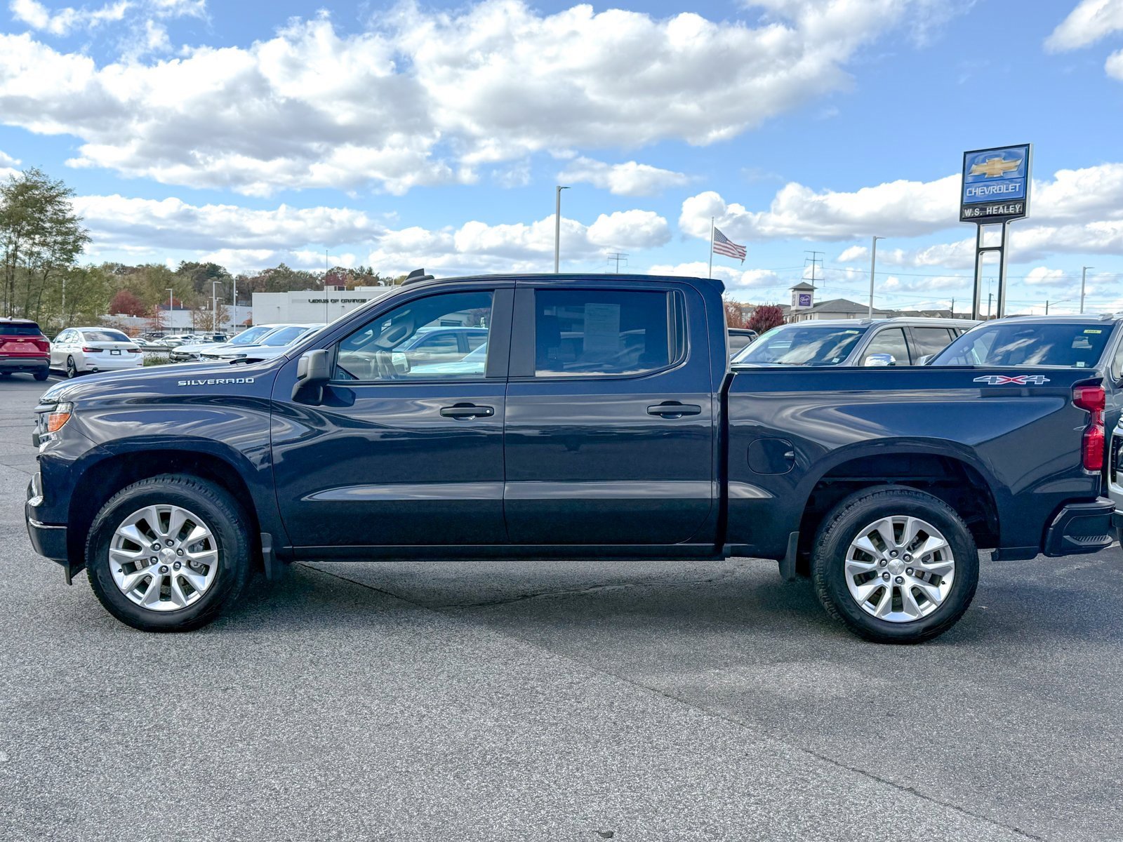 2023 Chevrolet Silverado 1500 Custom photo 4