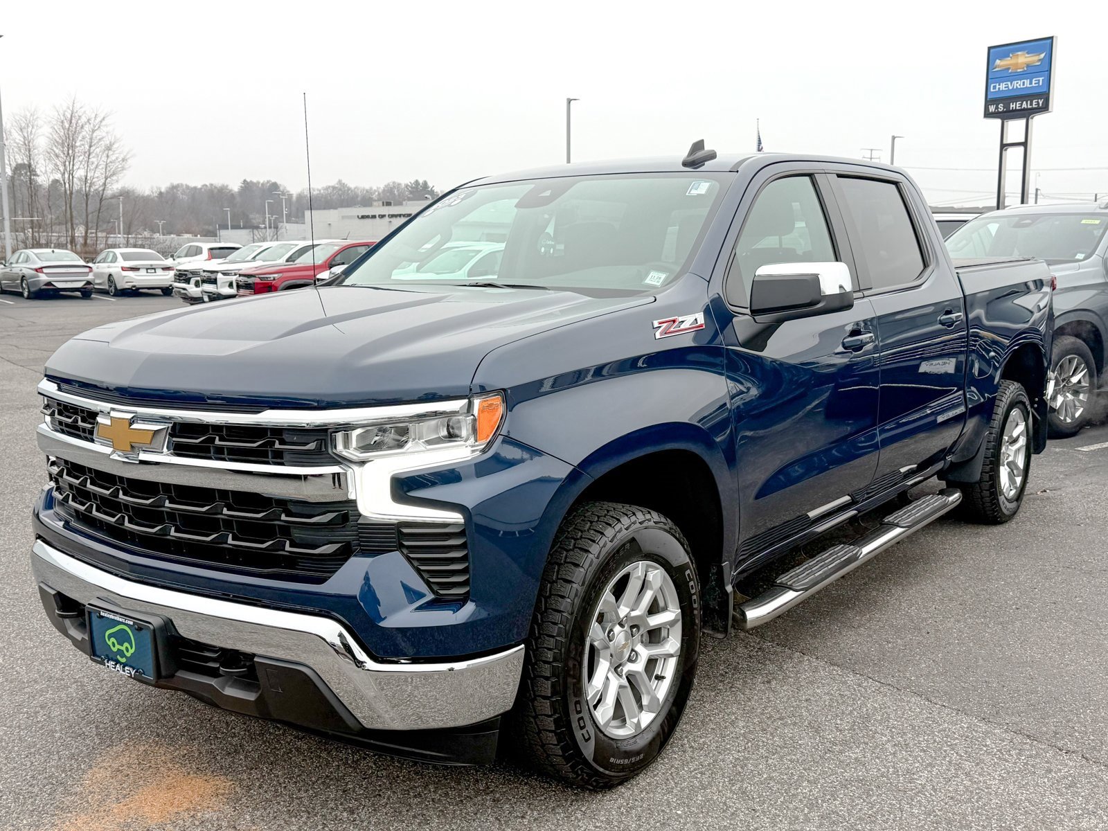 2023 Chevrolet Silverado 1500 LT photo 3