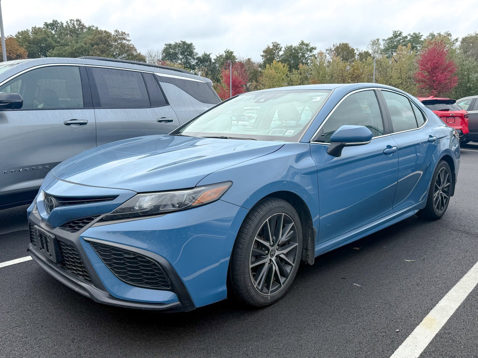 2023 Toyota Camry SE photo 3