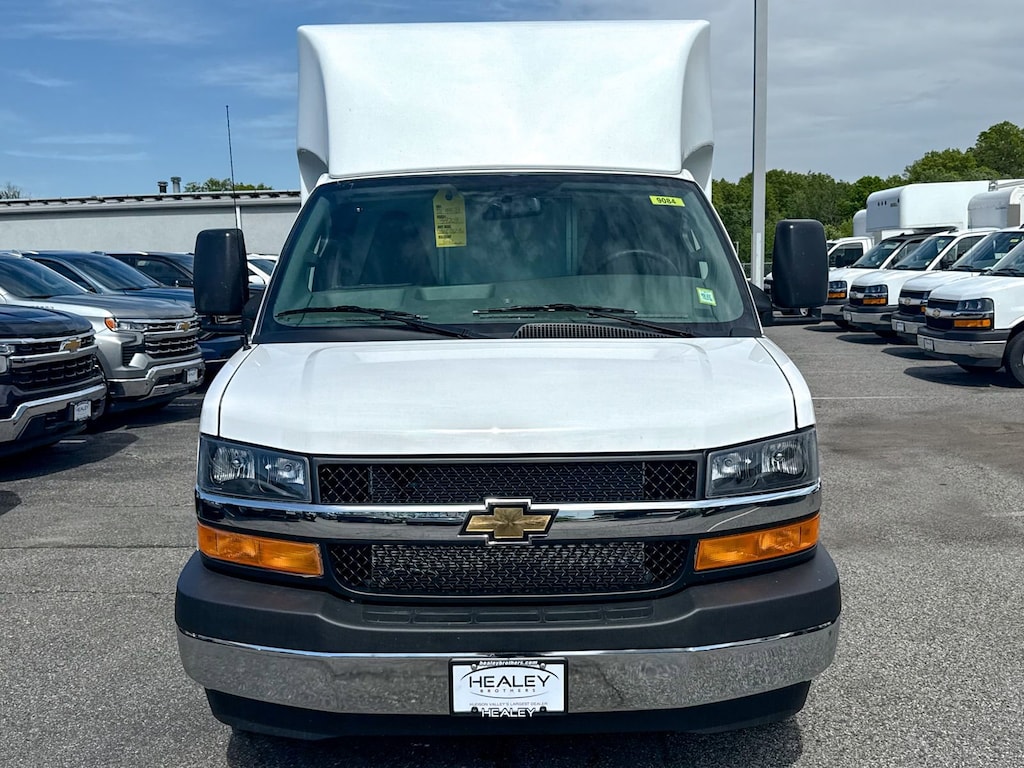 New 2026 Chevrolet Express Cutaway 3500 1WT Cutaway Van
