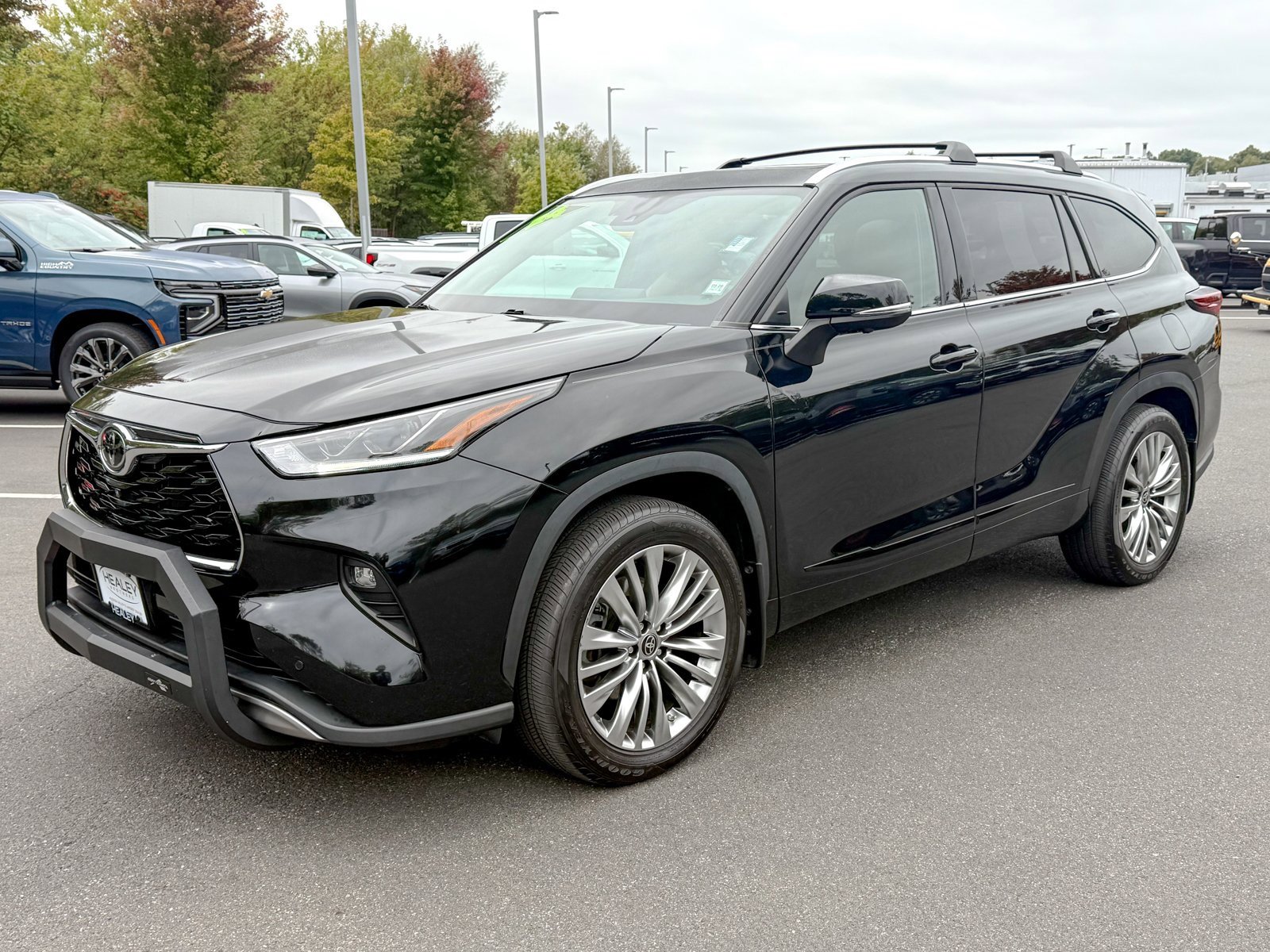 2024 Toyota Highlander LE photo 2