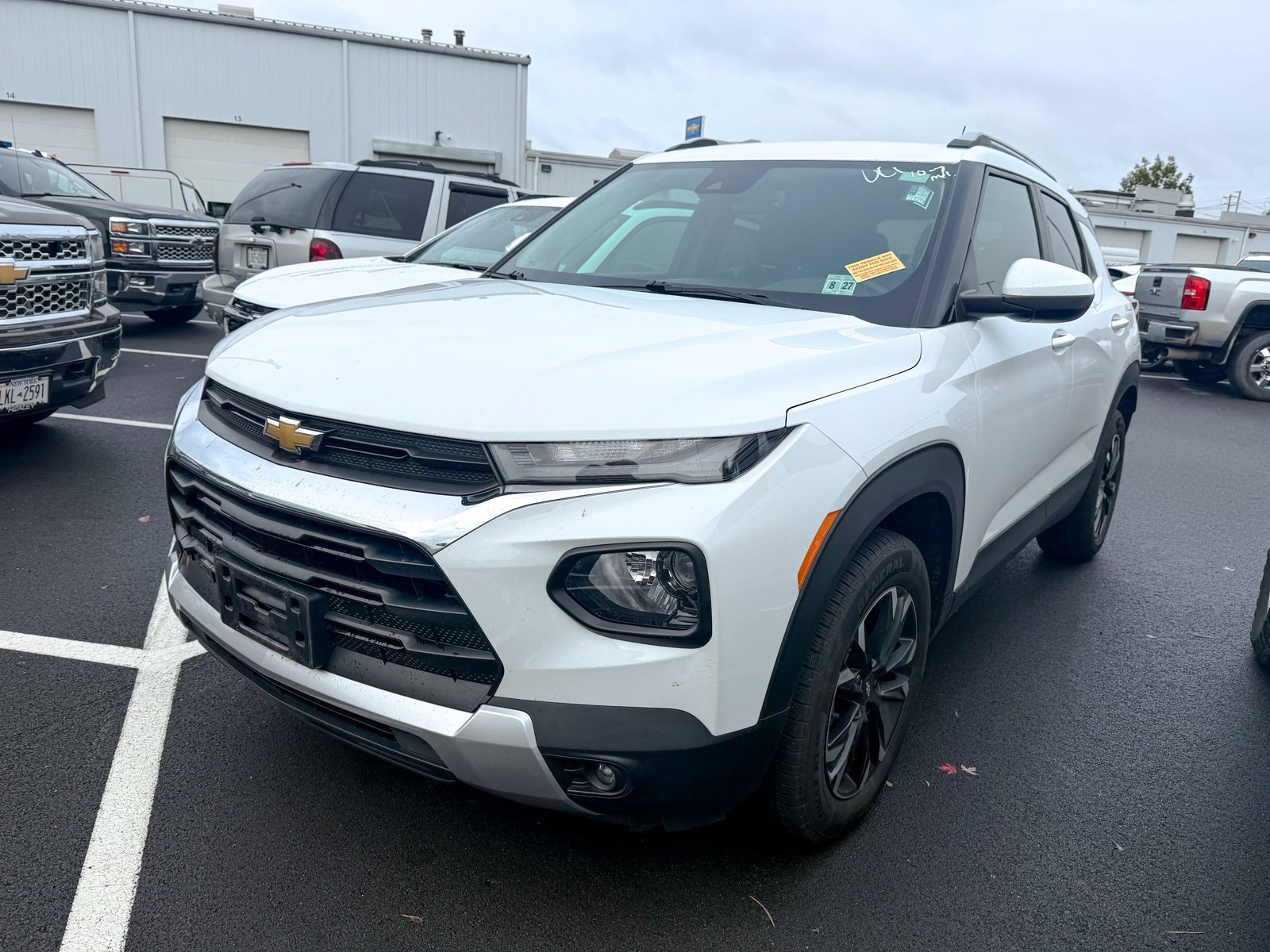 2022 Chevrolet Trailblazer LT photo 2