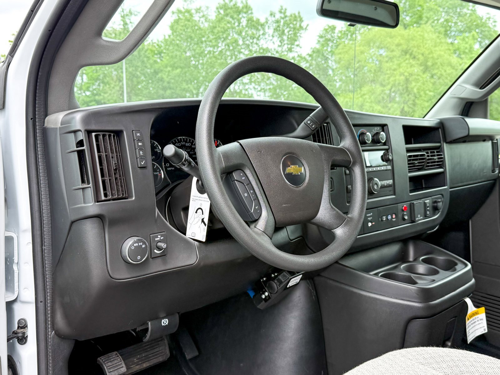 2025 Chevrolet Express 3500 Cutaway Van photo 3
