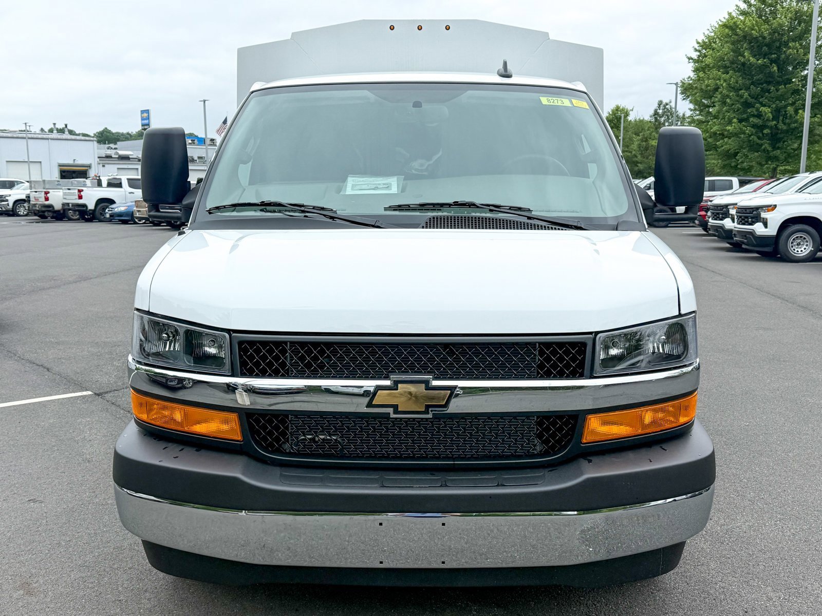 2025 Chevrolet Express 3500 Cutaway Van photo 3