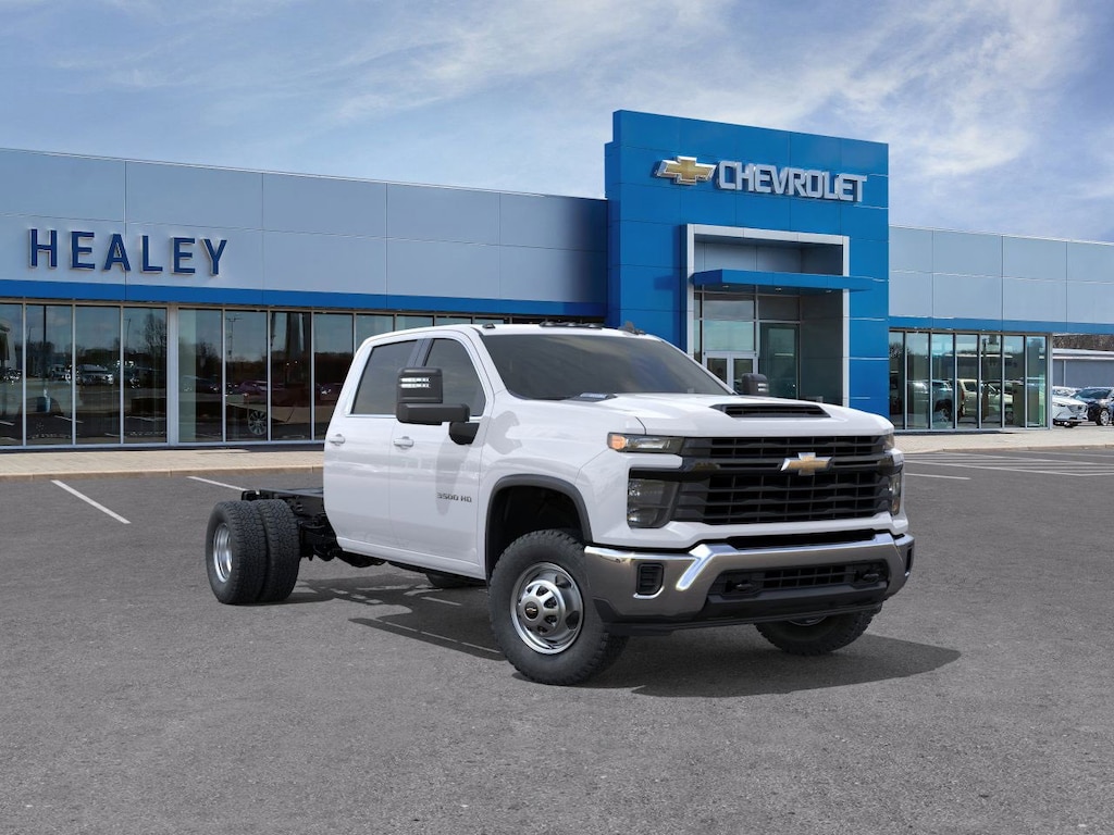 New 2025 Chevrolet Silverado 3500 HD Chassis Cab Work Truck Truck Crew Cab