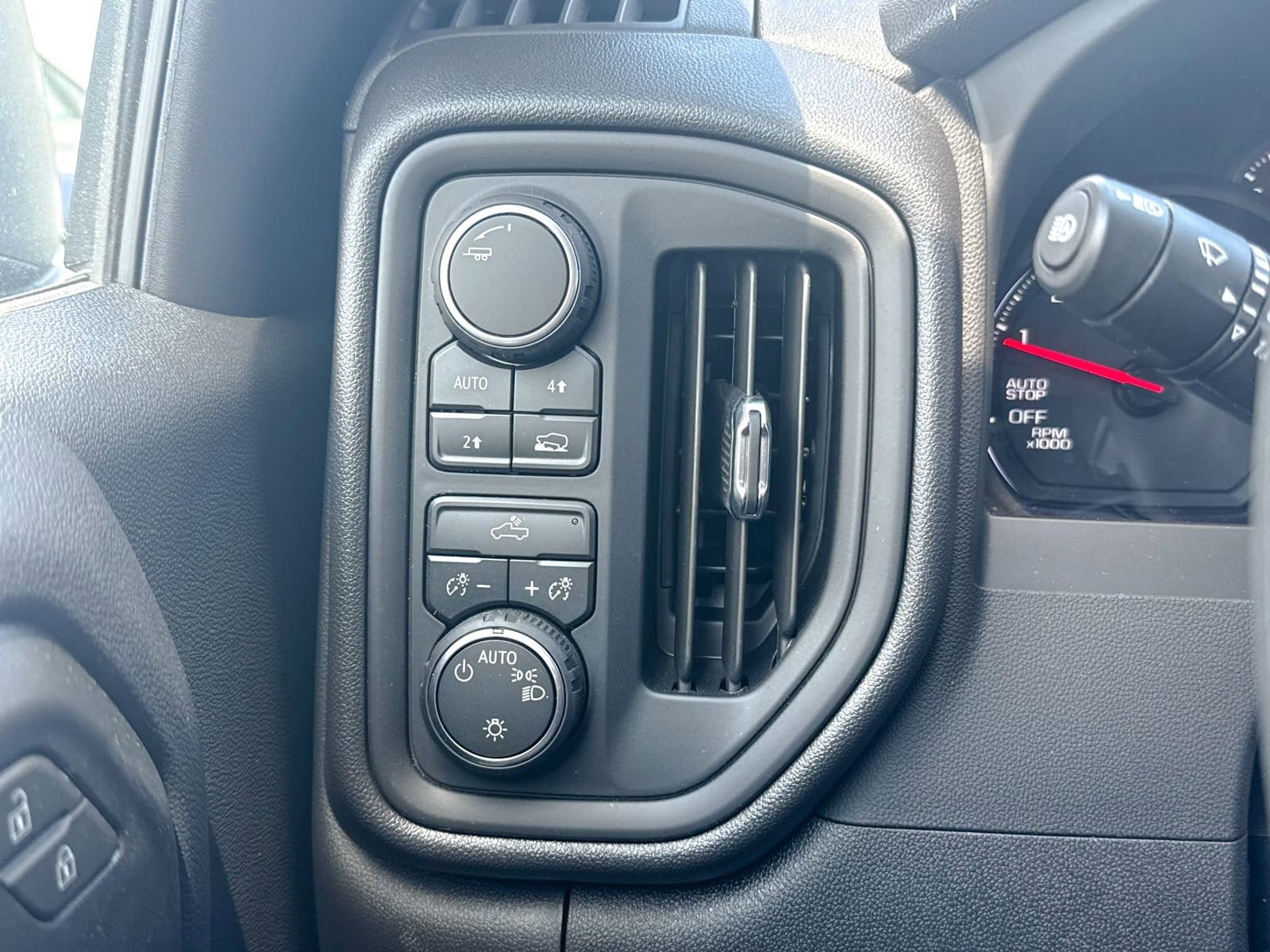 2026 Chevrolet Silverado 1500 Custom - Photo 31