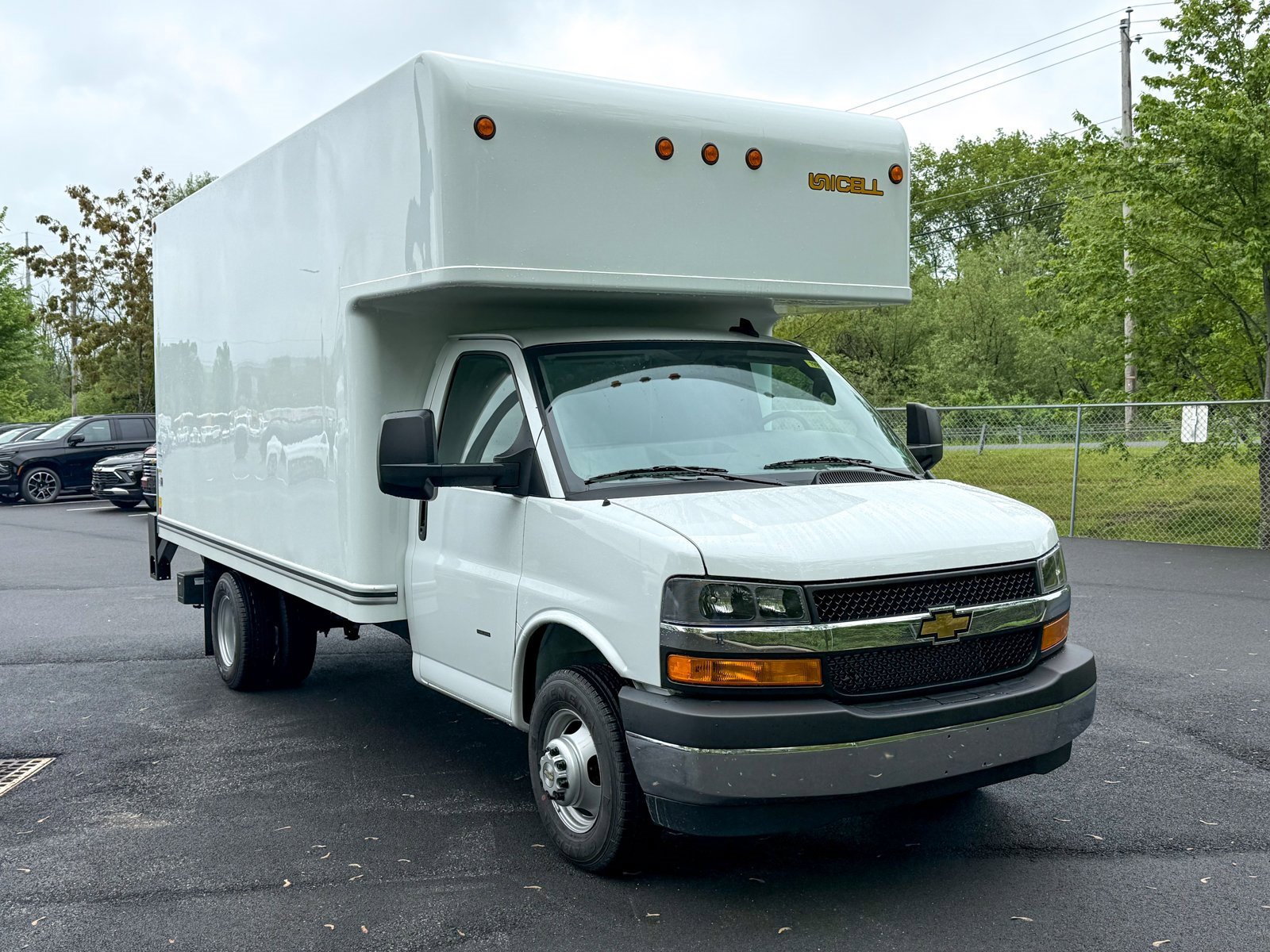 2025 Chevrolet Express Cutaway Base's photo