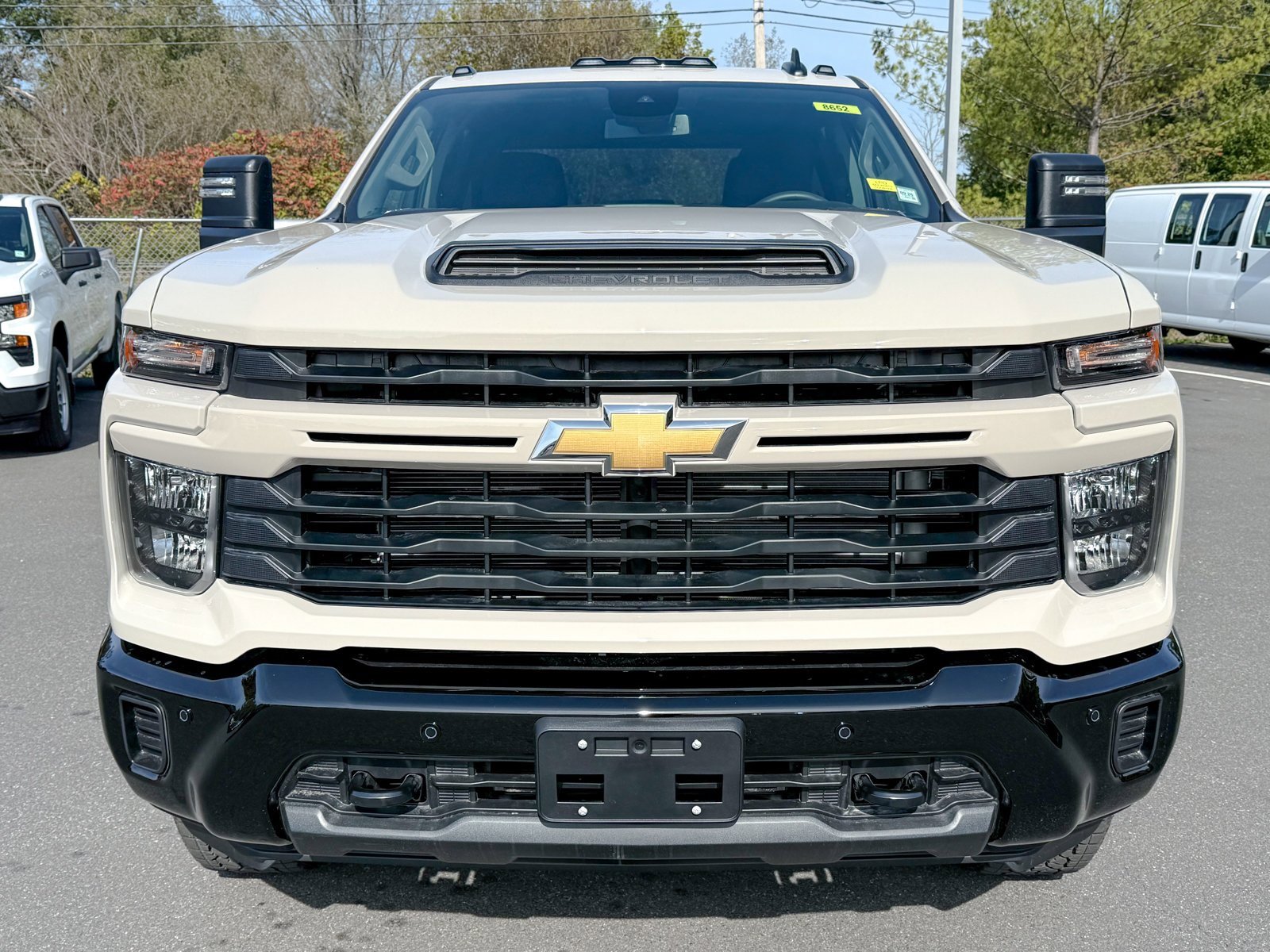 2026 Chevrolet Silverado 2500HD Custom photo 2