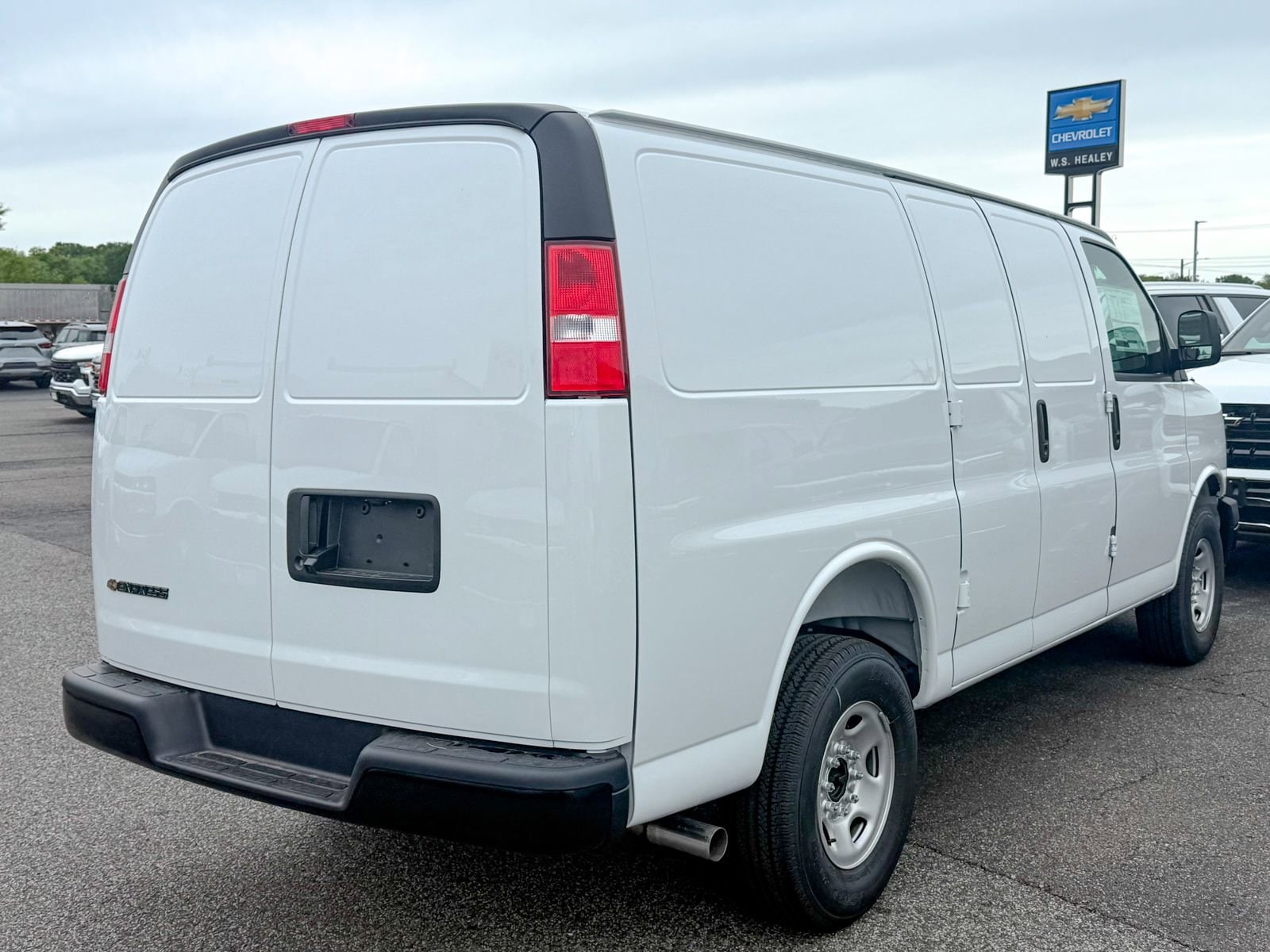 2026 Chevrolet Express Cargo Work Van - Photo 7