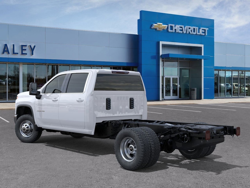 New 2025 Chevrolet Silverado 3500 HD Chassis Cab Work Truck Truck Crew Cab