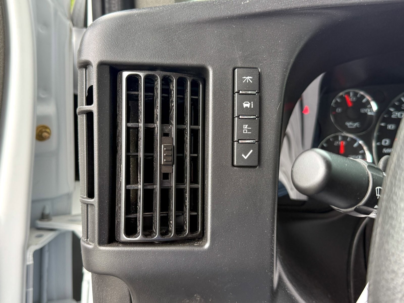 2025 Chevrolet Express Cutaway Base photo 35