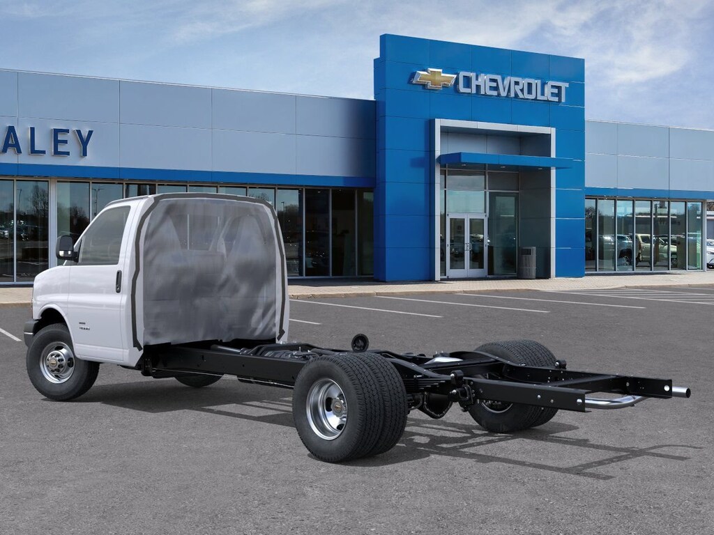 New 2026 Chevrolet Express Cutaway 3500 1WT Cutaway Van