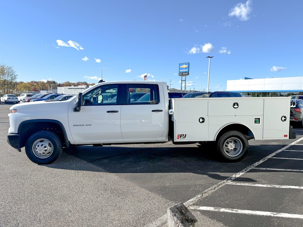New 2025 Chevrolet Silverado 3500 HD Chassis Cab Work Truck Truck Crew Cab