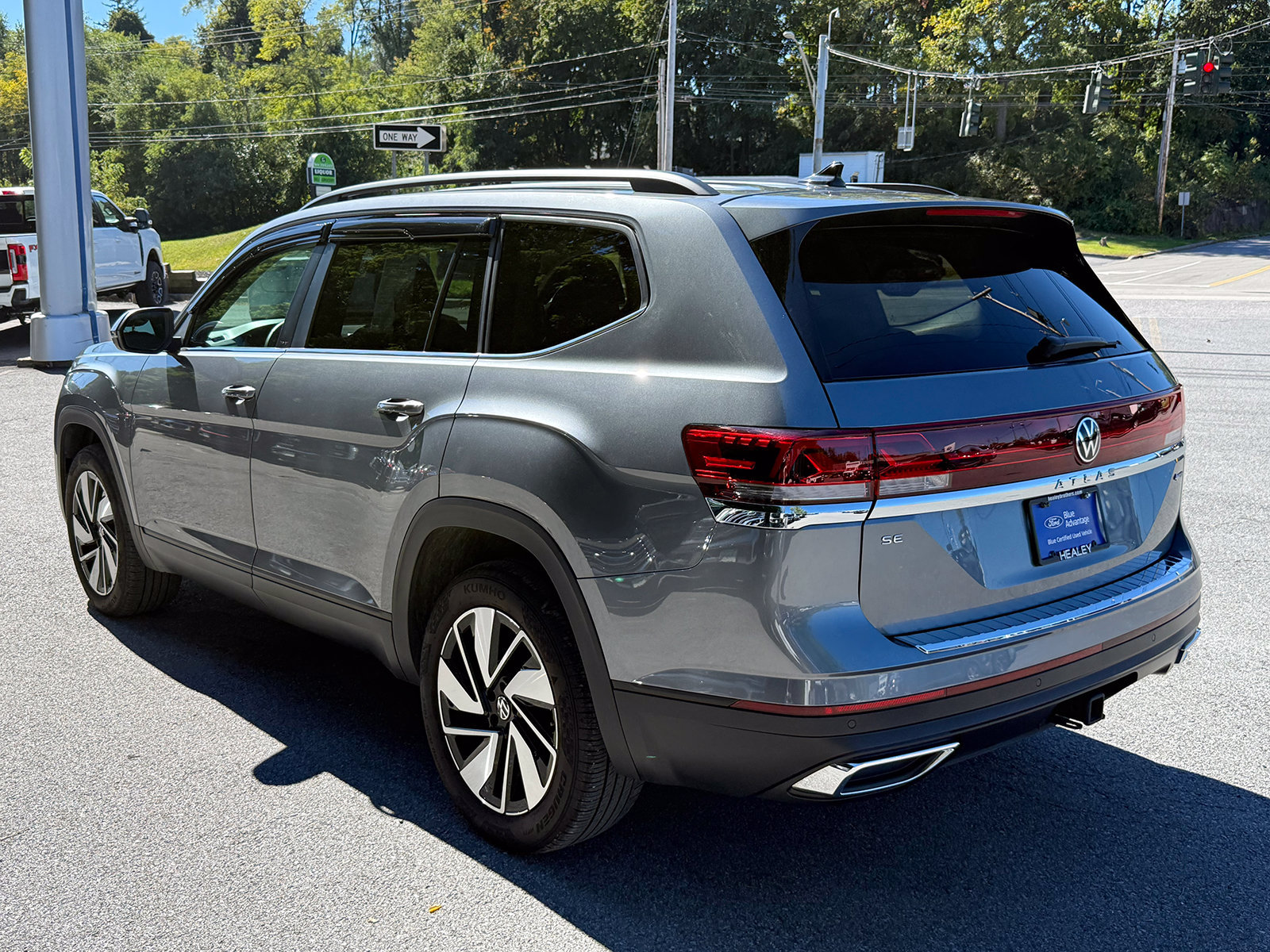 Used 2024 Volkswagen Atlas 2.0T SE w/Technology SUV