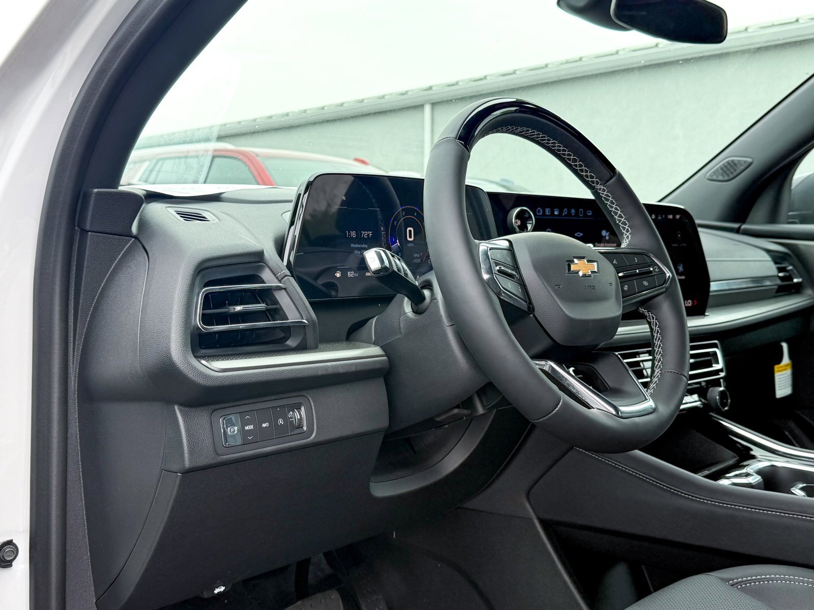 2025 Chevrolet Traverse photo 3