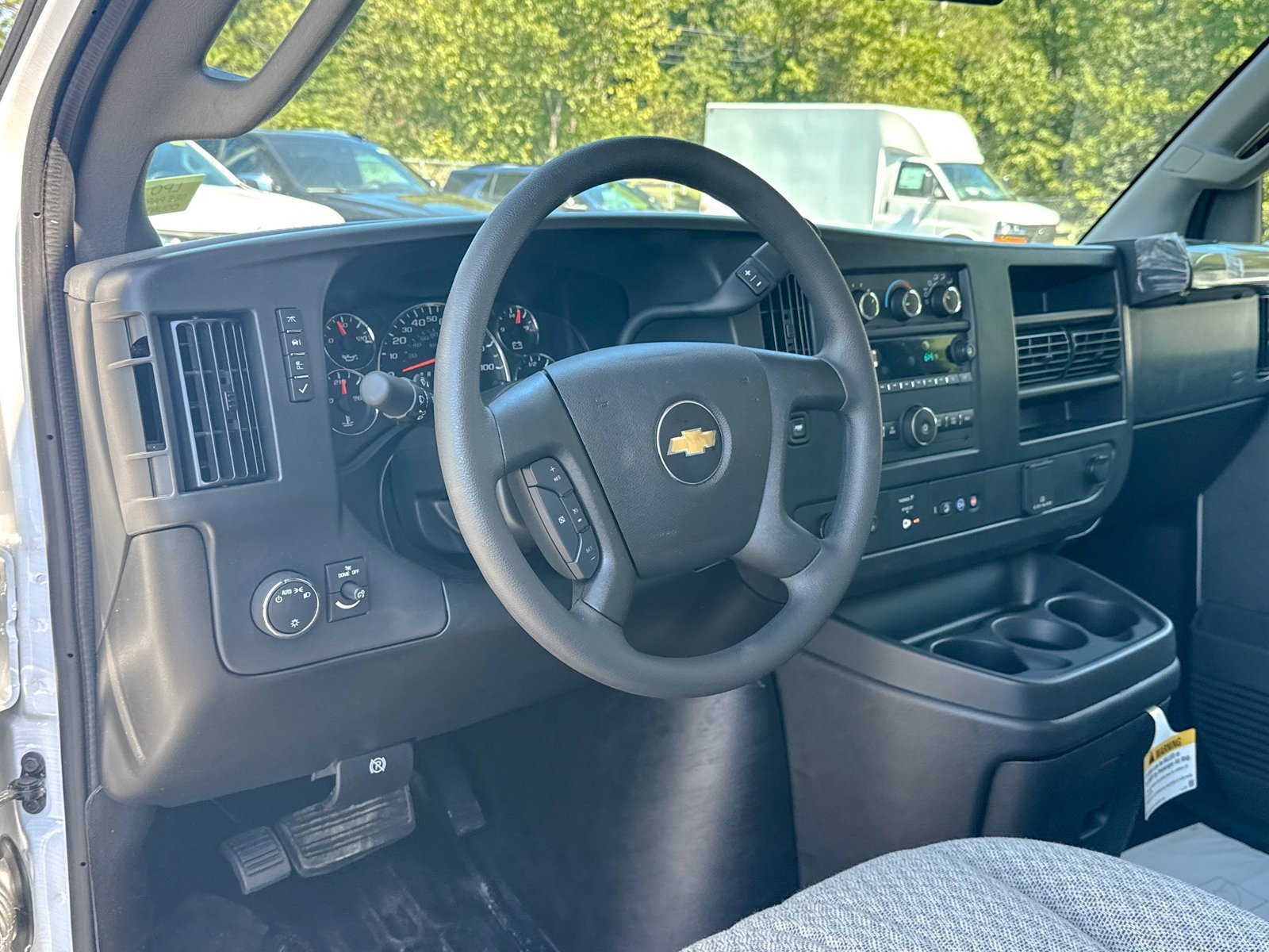 2025 Chevrolet Express 3500 Cutaway Van photo 2