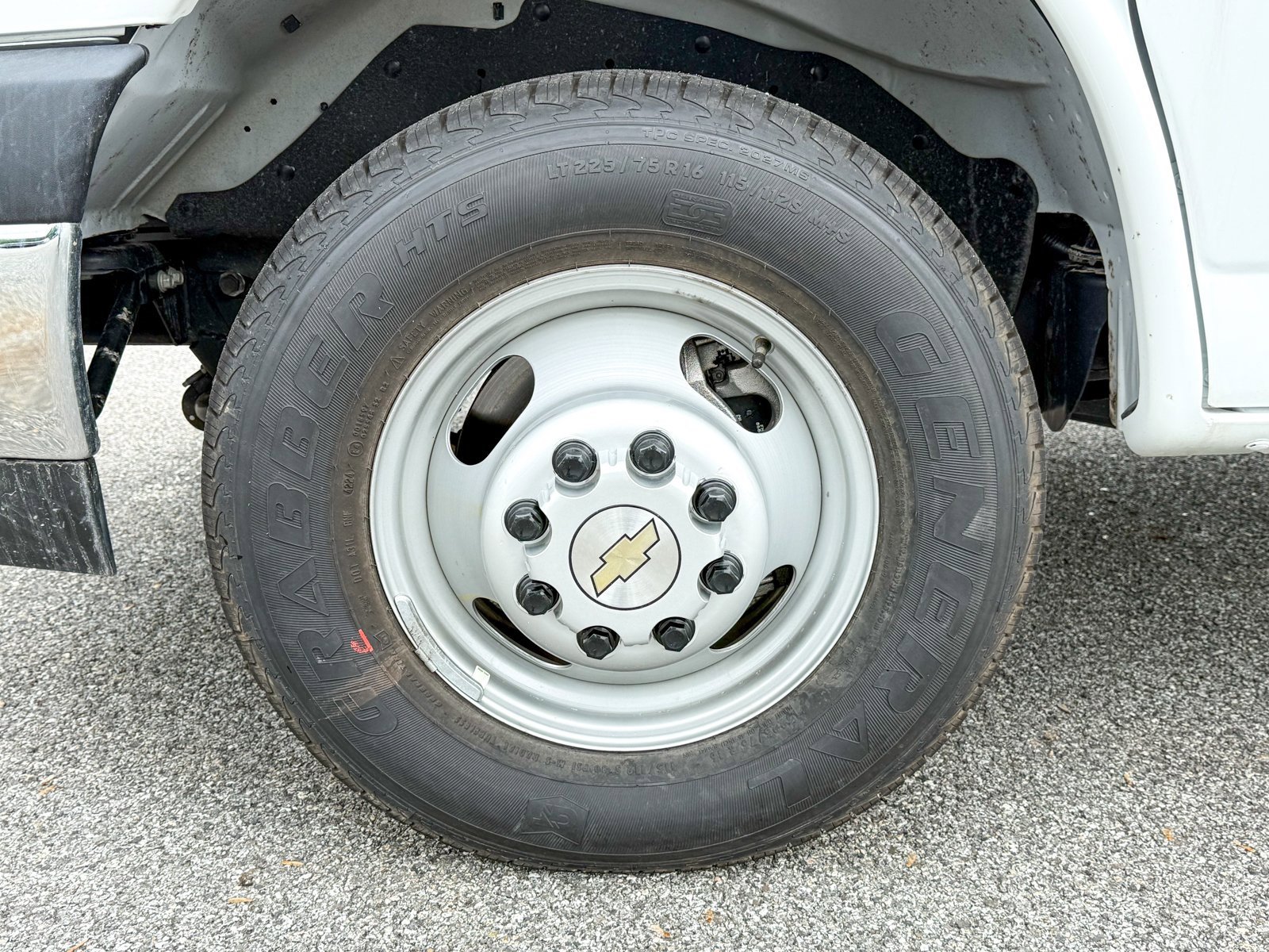 2025 Chevrolet Express Cutaway Base photo 18