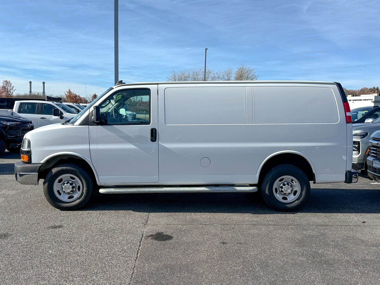2023 Chevrolet Express 2500 Van Cargo photo 4