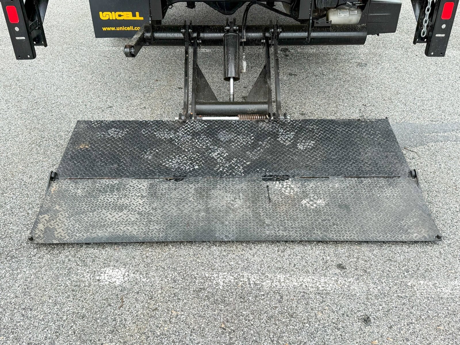 2025 Chevrolet Express Cutaway Base photo 21