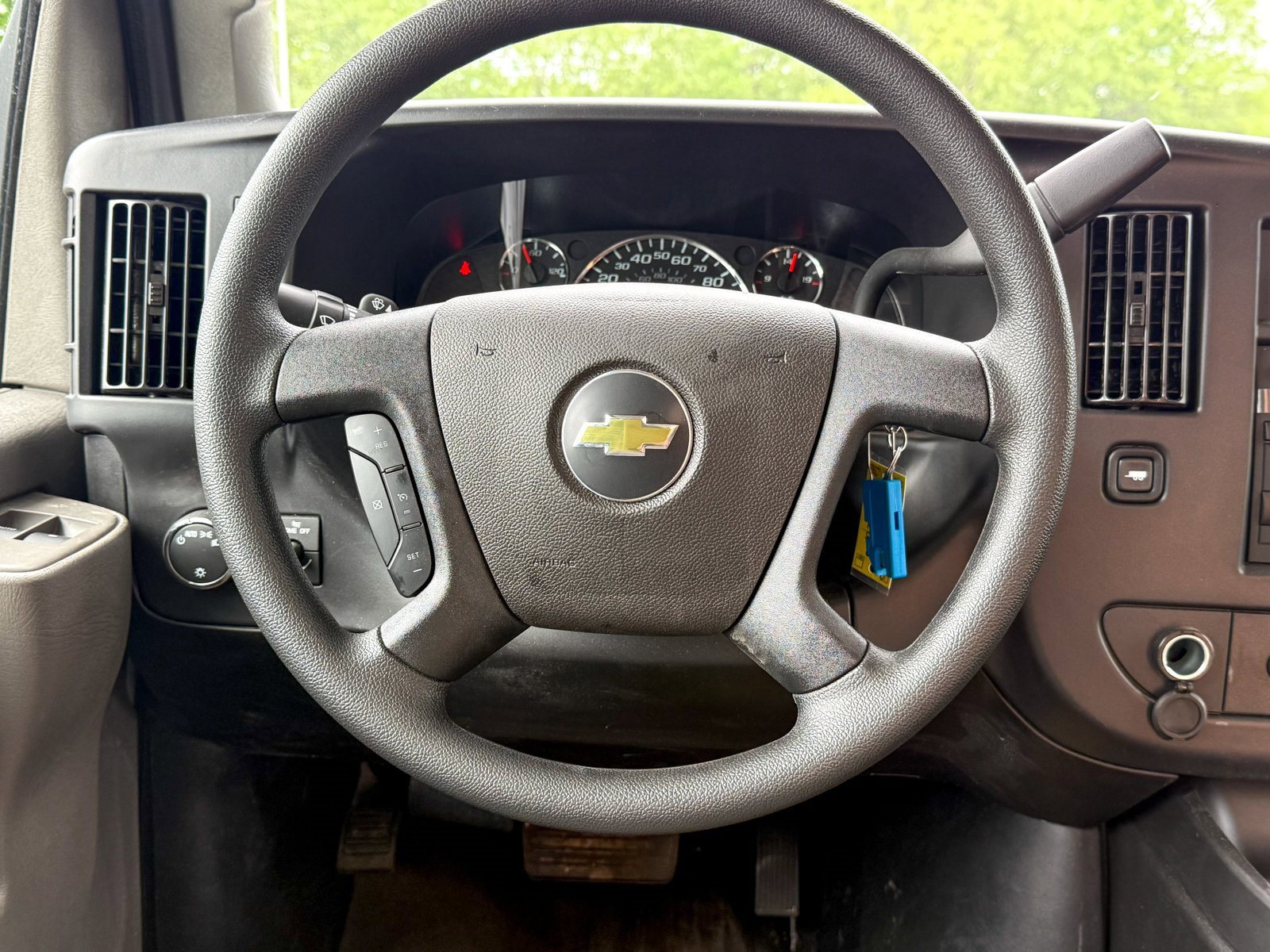 2025 Chevrolet Express Cutaway Base photo 25