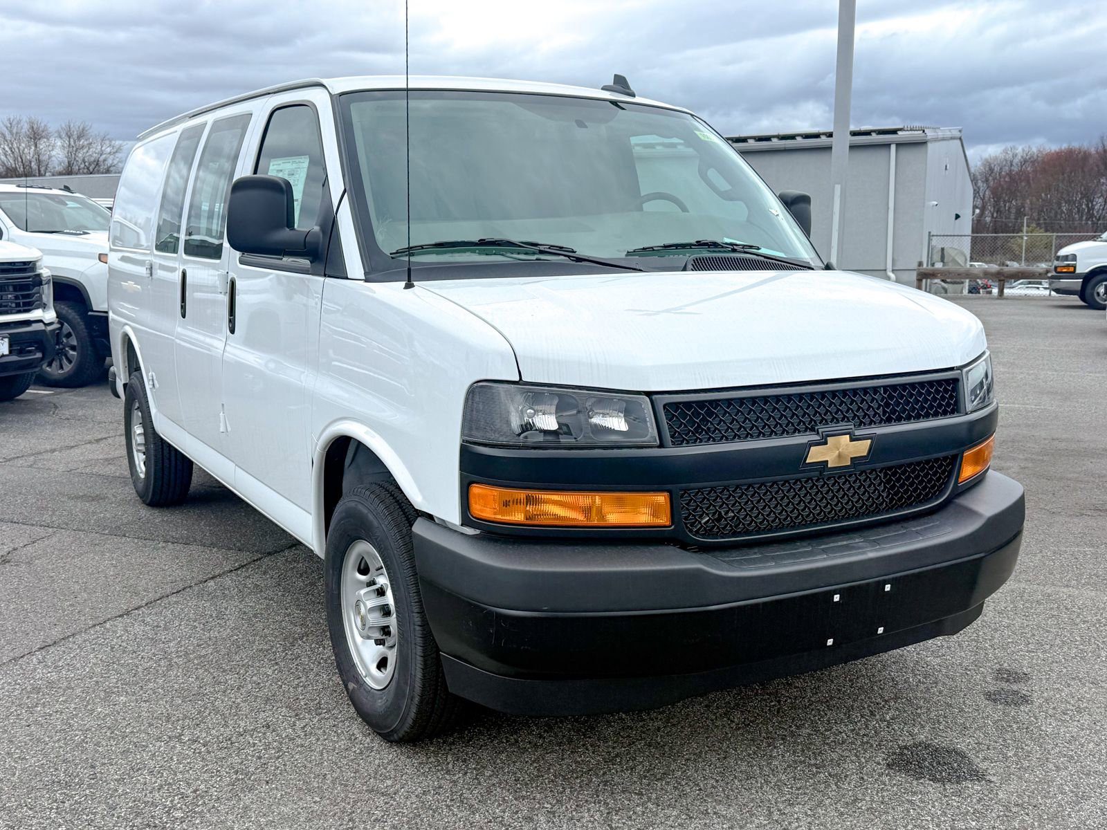 2025 Chevrolet Express 2500 Work Van HD's photo