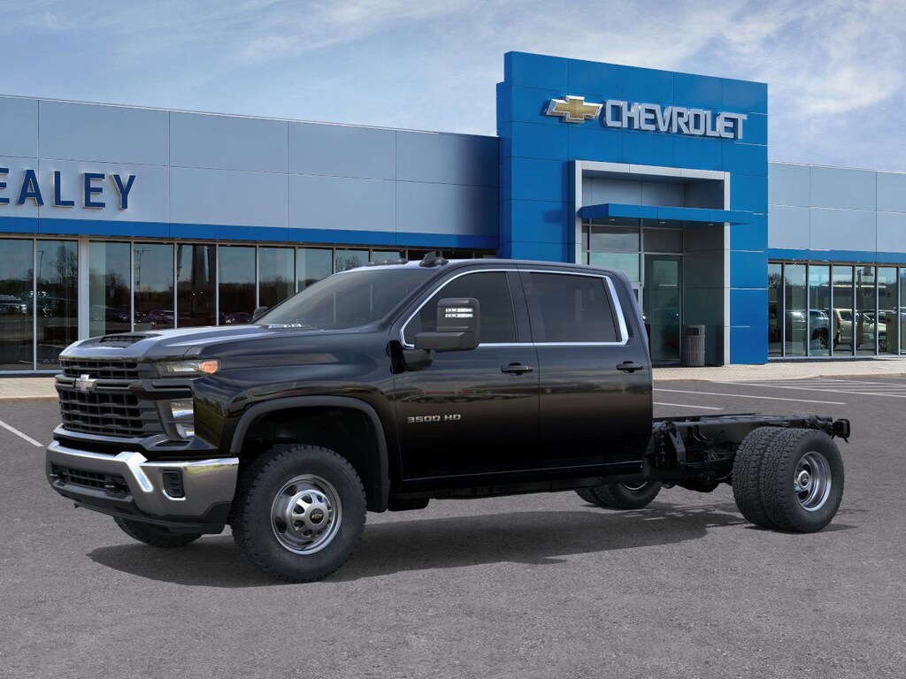 New 2025 Chevrolet Silverado 3500 HD Chassis Cab Work Truck Truck Crew Cab