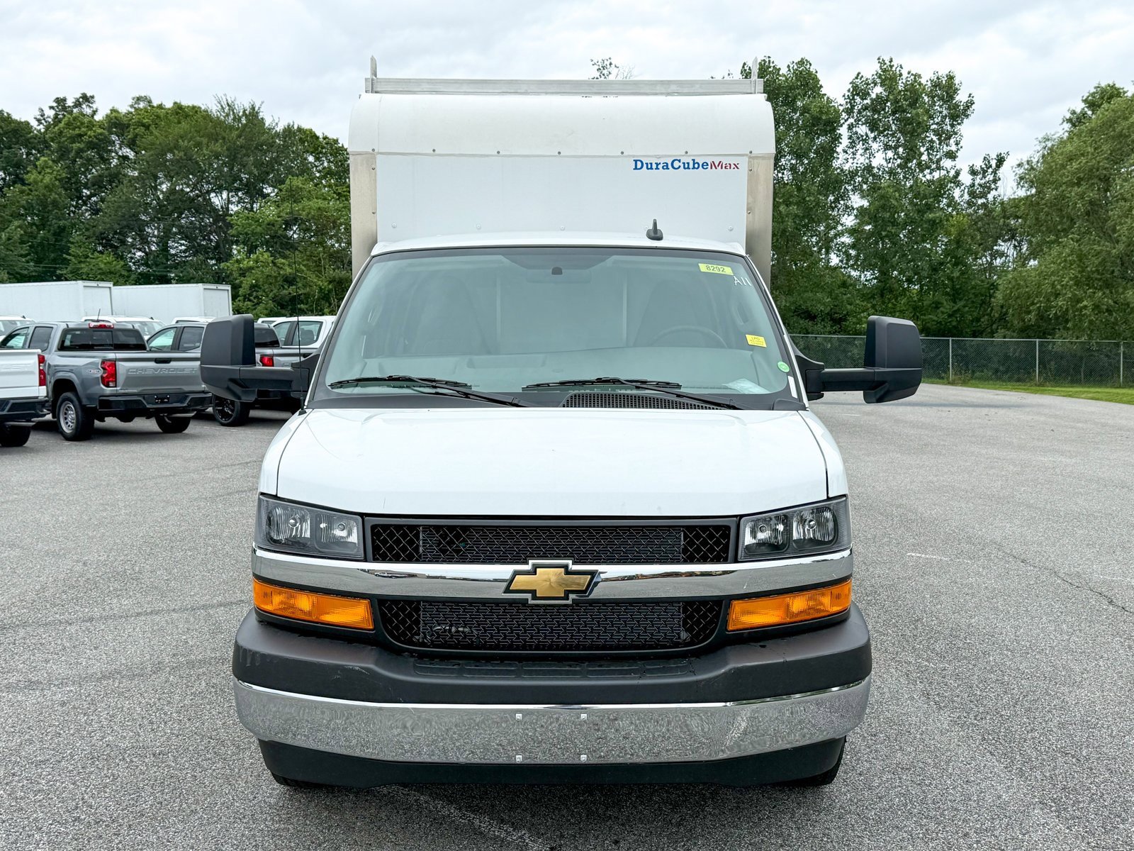 2025 Chevrolet Express Cutaway 3500 Van photo 4